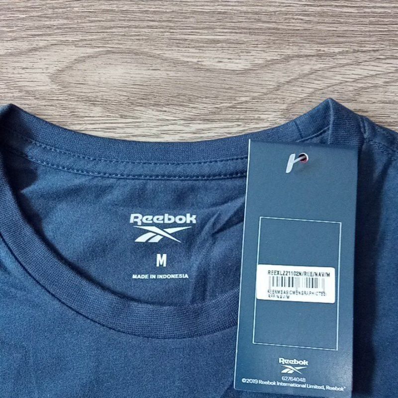 kaos reebok ReeRMBasicMenGraphicTee