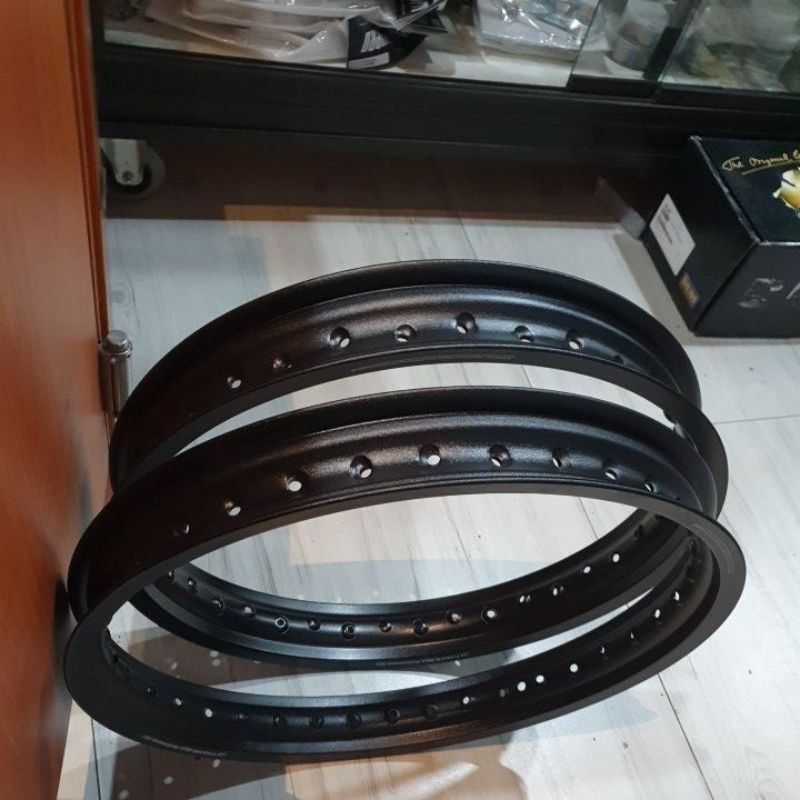 Velg Aloy Titans 18 x 185 dan 215 Hitam doff Kulit jeruk 1 Set