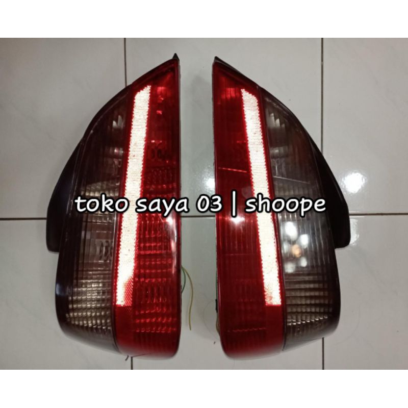 ORIGINAL SECOND 1SET lampu belakang Peugeot 406