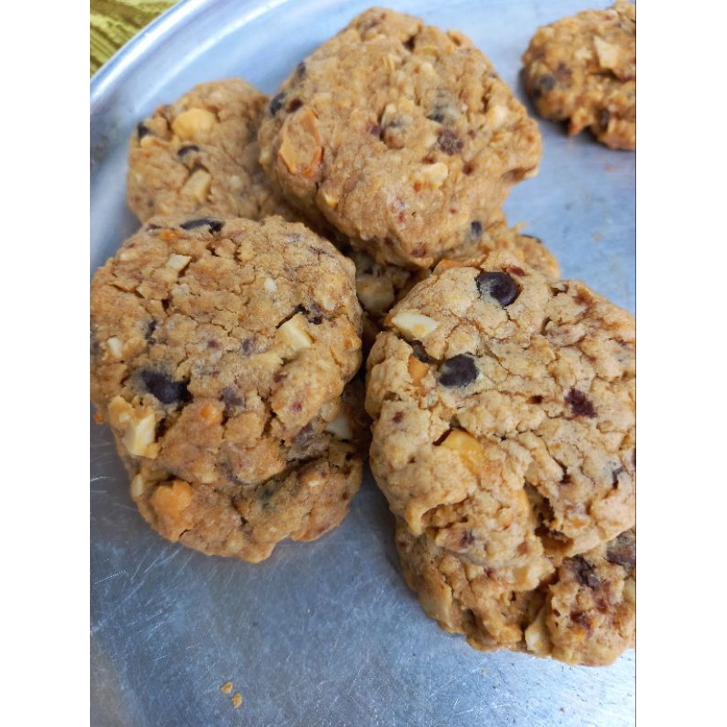 

CHEWY NUT COOKIES CHOCOCHIPS