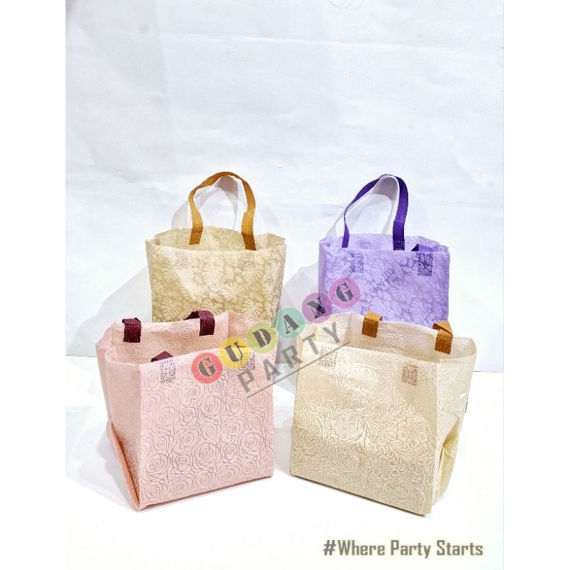 Spunbond Embos Motif HSH 20 CM/Tas Embos/Goody Bag/Tas Souvenir/Tas Bingkisan/Spunbond Embos