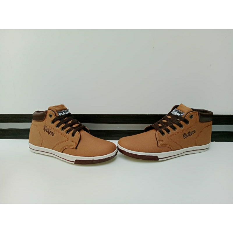 Sepatu kickerssss motif suede casual