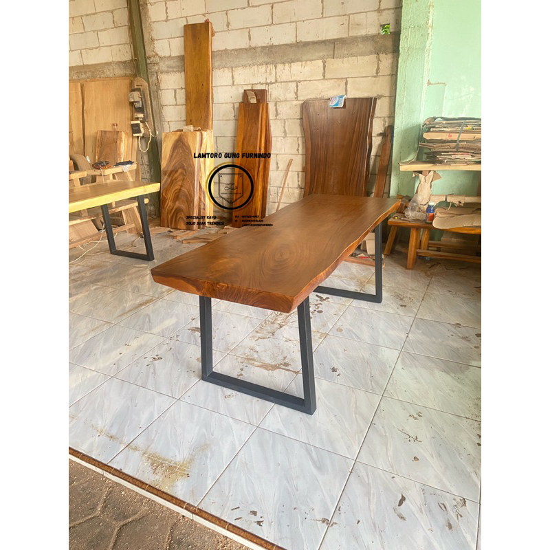 meja makan solid trembesi kaki besi
