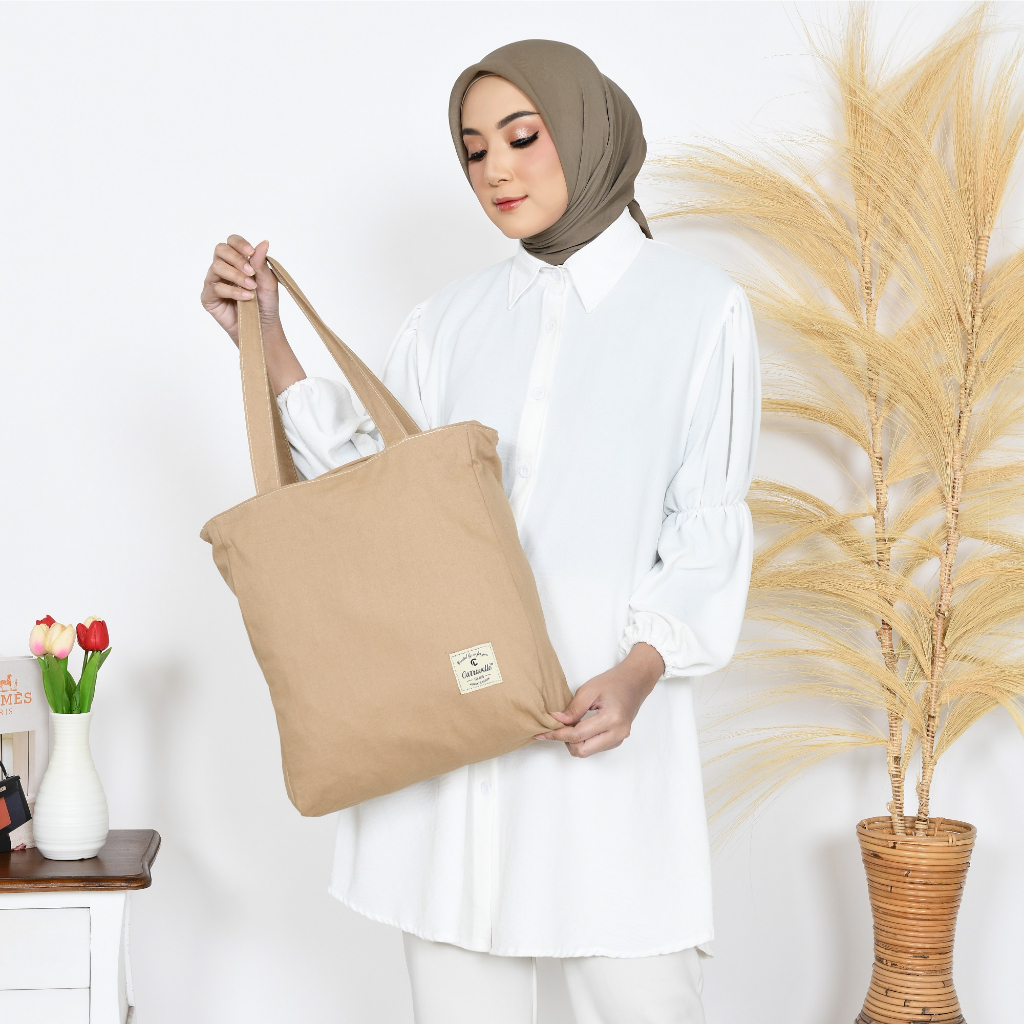 CARRAVELLE STORE - Tas Wanita Tote Bag Resleting Kanvas polos dan kanvas motif Aesthetic bisa buat totebag kuliah cewek kekinian bisa custom sablon untuk souvenir Pernikahan  tas seminar,,shopping bag dan tas ibu ibu pengajian