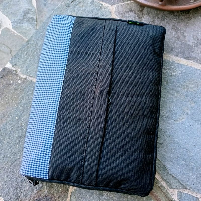 

Sampul/Cover AlQuran Makna+saku, AlQuran A5, A6, B6, Hadist Himpunan