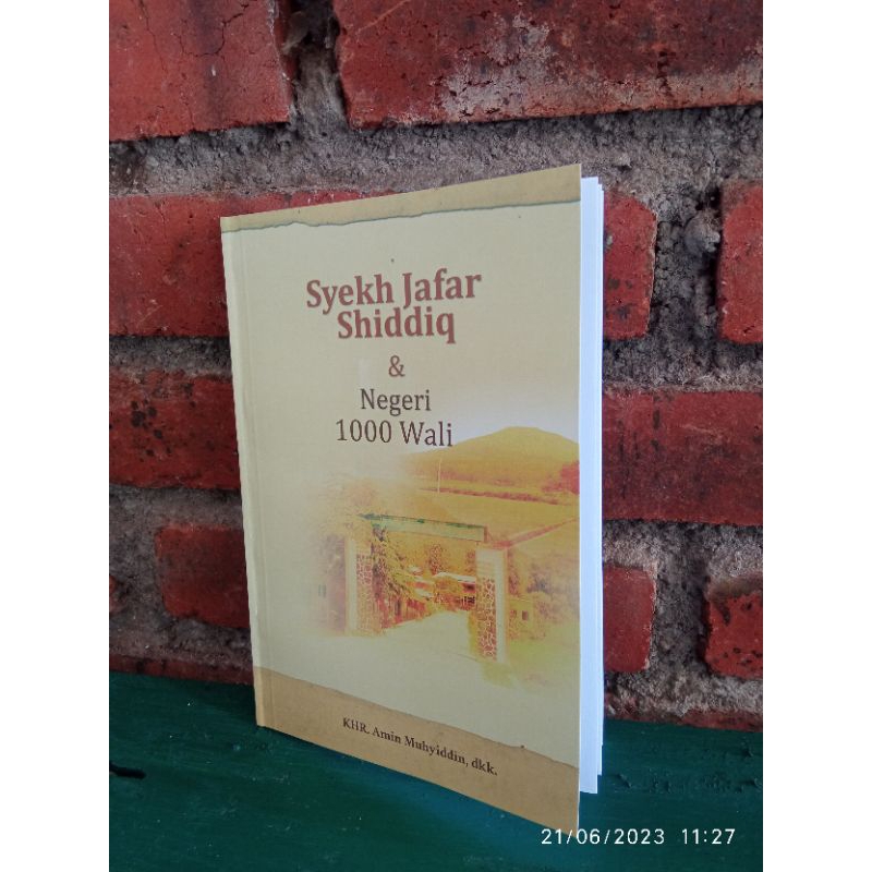 

Buku Syekh Jafar Shidiq Cibiuk Garut