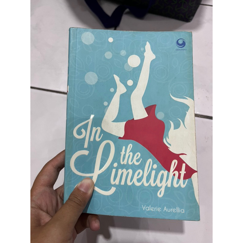 

Novel “In The Limelight” preloved
