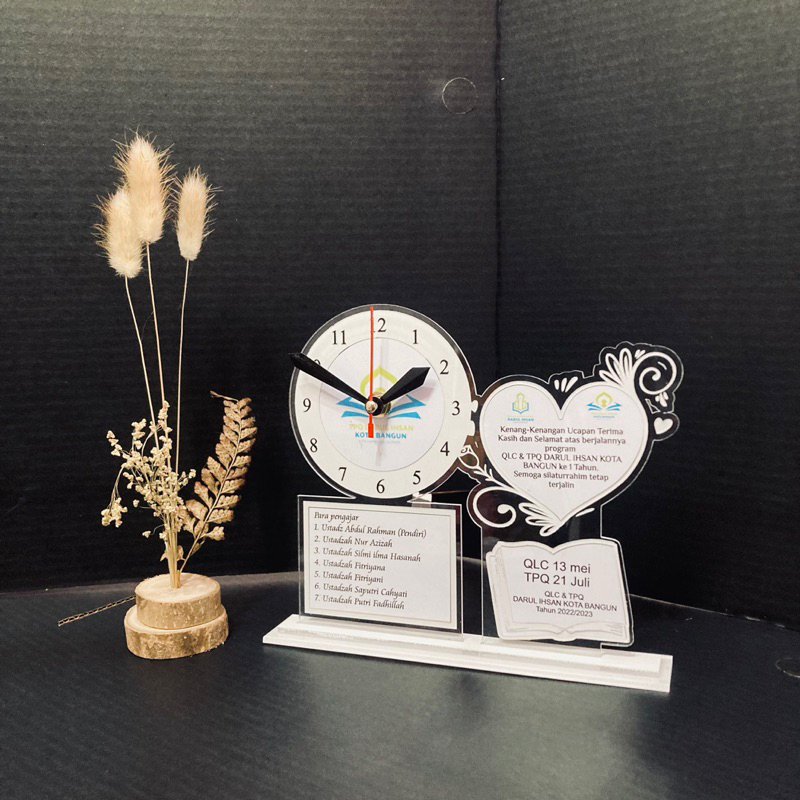 

Pkakat Vandel Custom Bonus Box Kado dan Pita