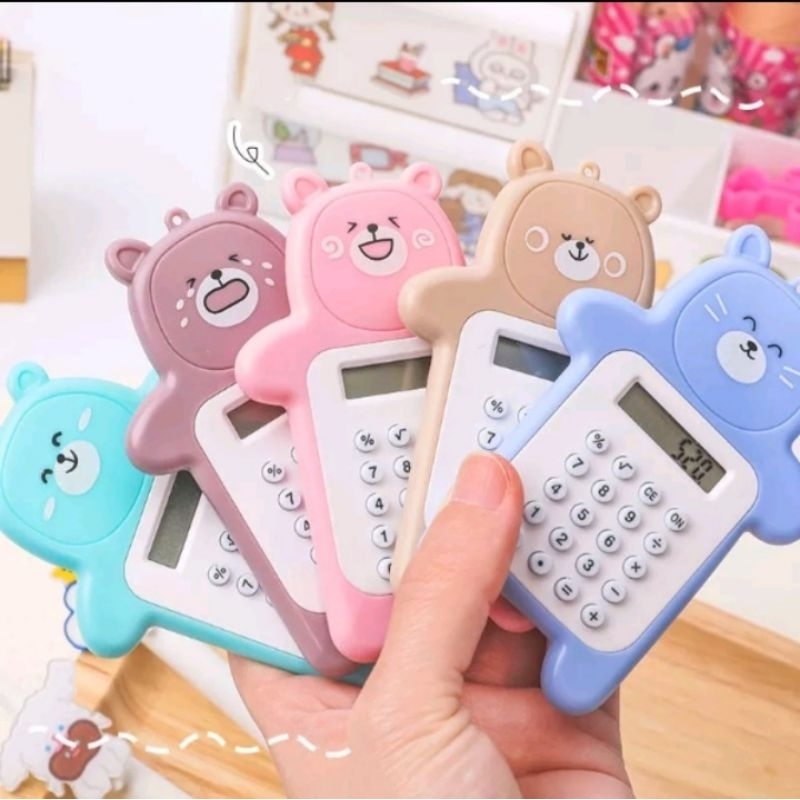 

1pc Kalkulator mini portable Desain Kartun Beruang Lucu Untuk Sekolah/ Kantor