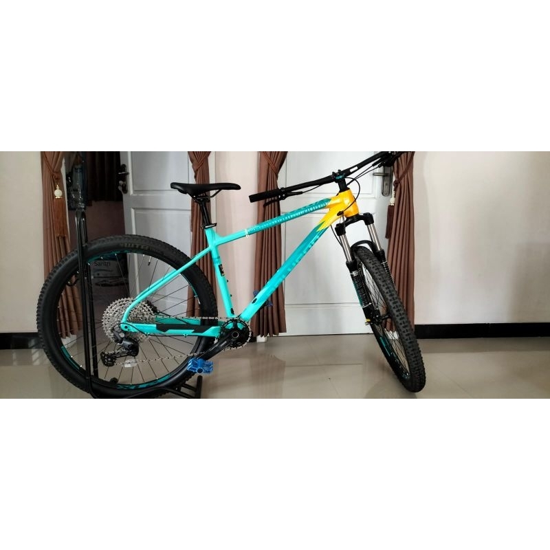 Sepeda Poligon Xtrada7 Uk 27,5 size L,