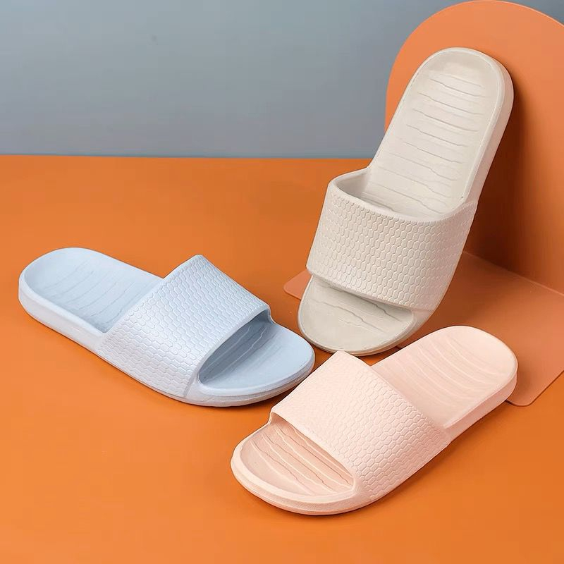 MINISO Sandal Pria dan Wanita Bath Slippers Sandal Karet Wanita EVA Solnya Empuk Super Anti Selip