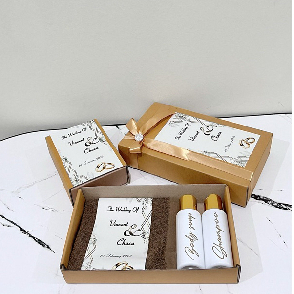 souvenir wedding Hard box coklat , sovenir pernikahan set botol tempat sabun cair gold luxury aesthetic bottle refill soap