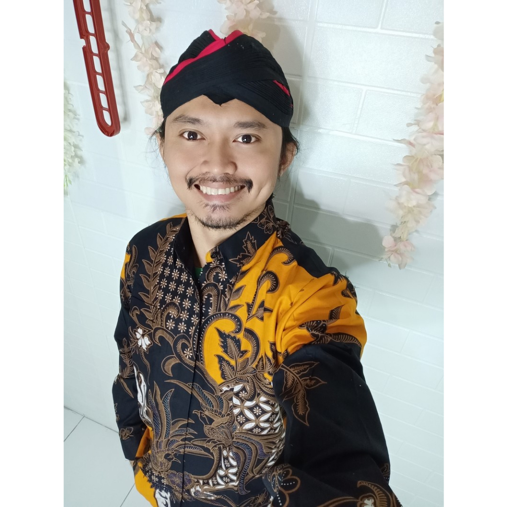 PROBOSETO KUNING BATIKSOLOAMANAH KEMEJA BATIK PRIA SOLO LENGAN PANJANG PENDEK LAPIS FURING ATASAN PREMIUM MODERN BAYUSUTA CAKRAWALA KEJORA MACAN KUNING TUNIK MERAK BIRU ABIYOSO SOGAN CAKRAWALA PUTIH SAPTOYOGO BATIK SOLO AMANAH BATIKSOLOAMANAH MERAK