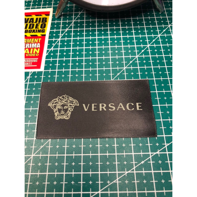

VERSACE TAG WASH SUPER PREMIUM CO 1X DI KIRIM 600PCS