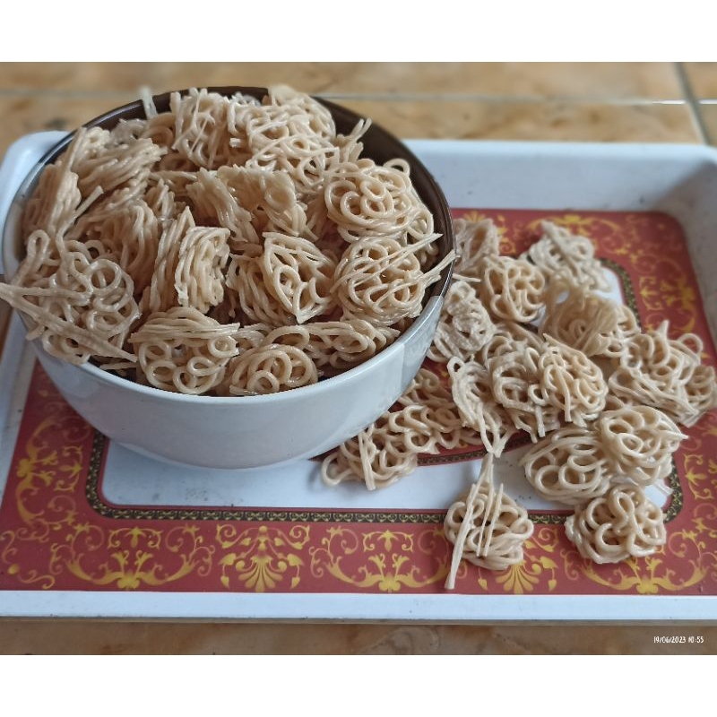 

krupuk uyel mentah & matang