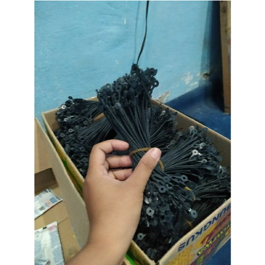 

Tali plintir / tali souvener / tali sandal / tali snack / tali makanan / tali cemilan / tali sebaguna / tali plintir murah ( 100pcs )