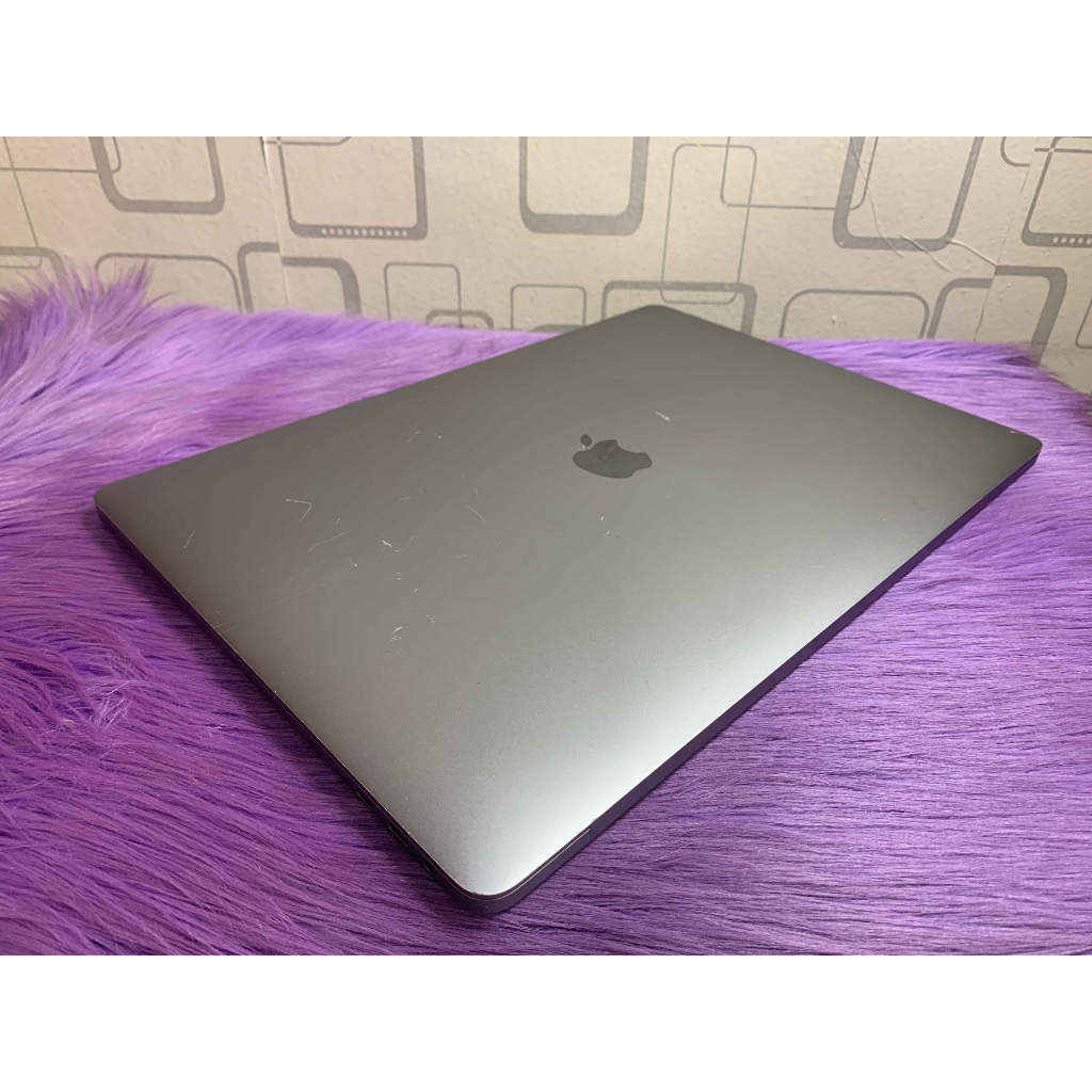 MacBook Pro Retina 15 2018 Core i7 16GB SSD 256GB VGA AMD 4GB Garansi