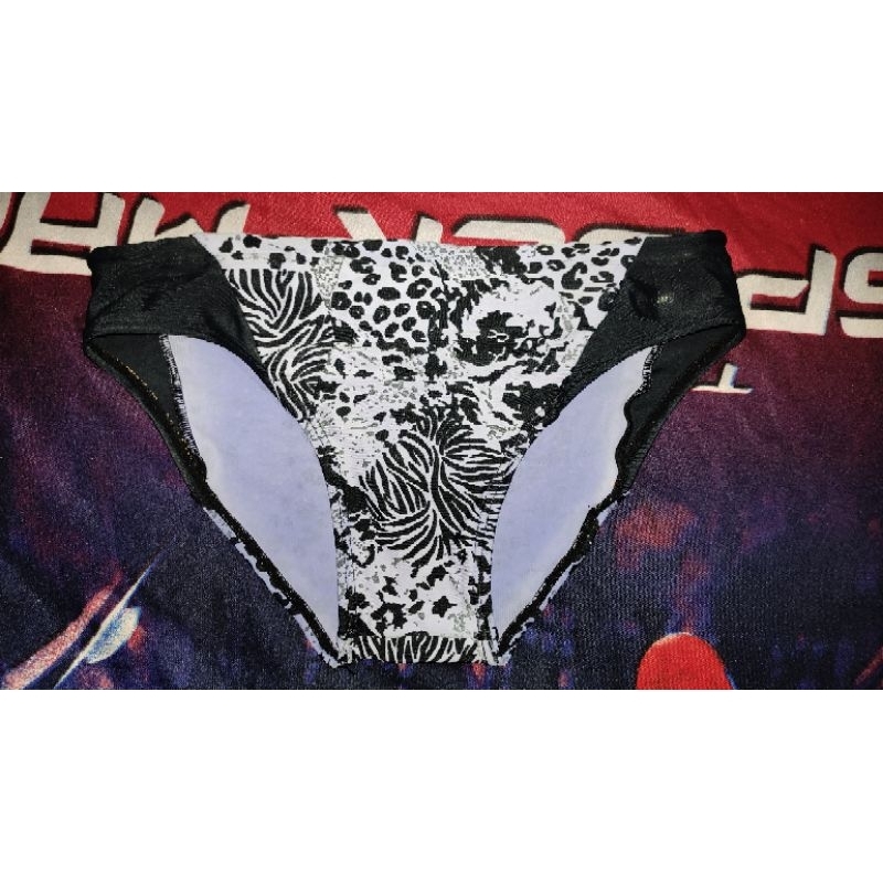 Celana renang segitiga lycra ketat atlet pria