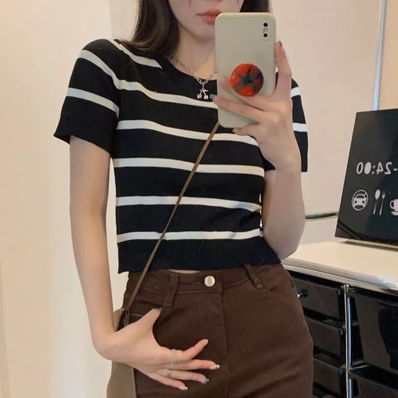 ATASAN BLOUS RAJUT CROP LENGAN PENDEK MOTIF GARIS//SWEATER ATASAN RAJUT WANITA CROP TOP LENGAN PENDEK