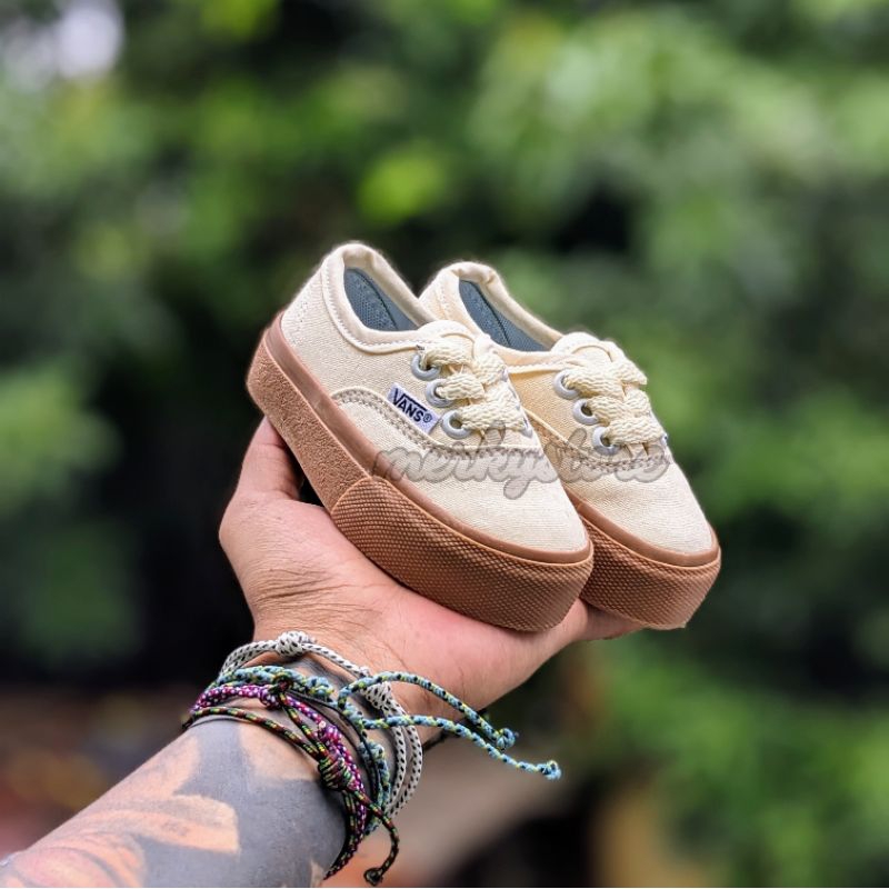 sepatu anak anak laki/perempuan autentic crem sol gum tali