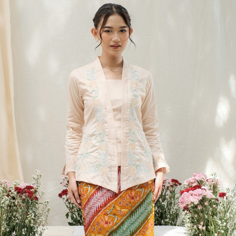 Kebaya Encim Bordir Lengan Panjang Meradelima Katun Jepang Cream