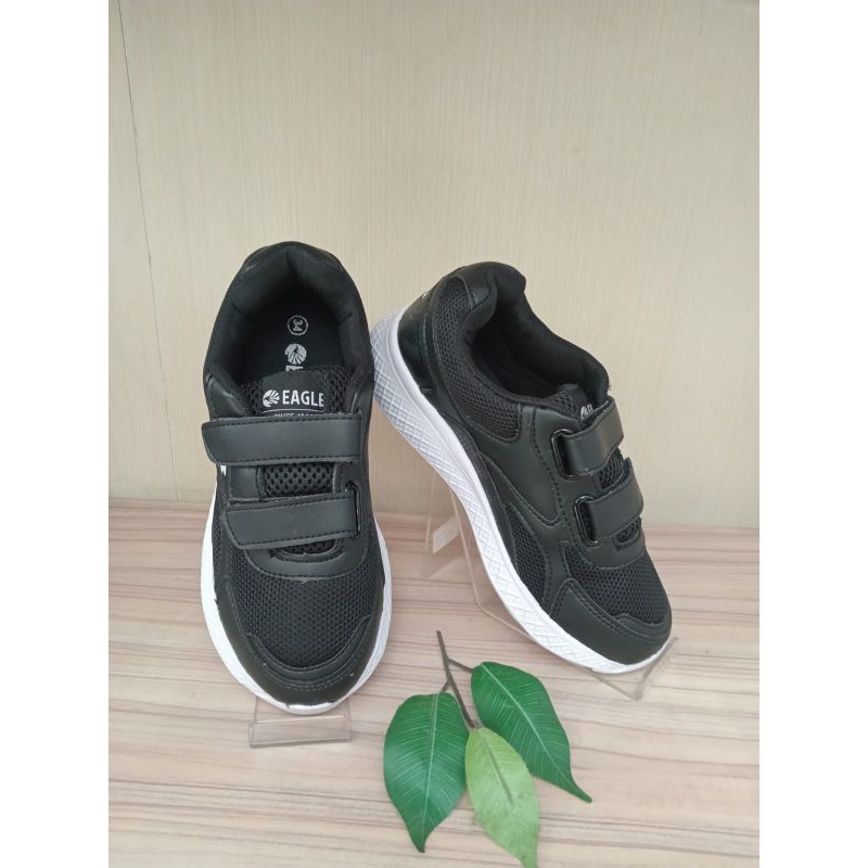 sepatu anak Eagle hitam/putih