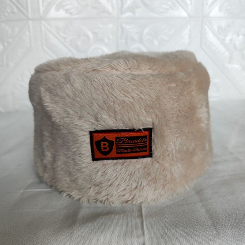 Peci Songkok Kopiah Rusia BREADSTR Cream Caknun Ahmad Dhani Bulu Bahan Lembut Halus - Peci Kopeah De