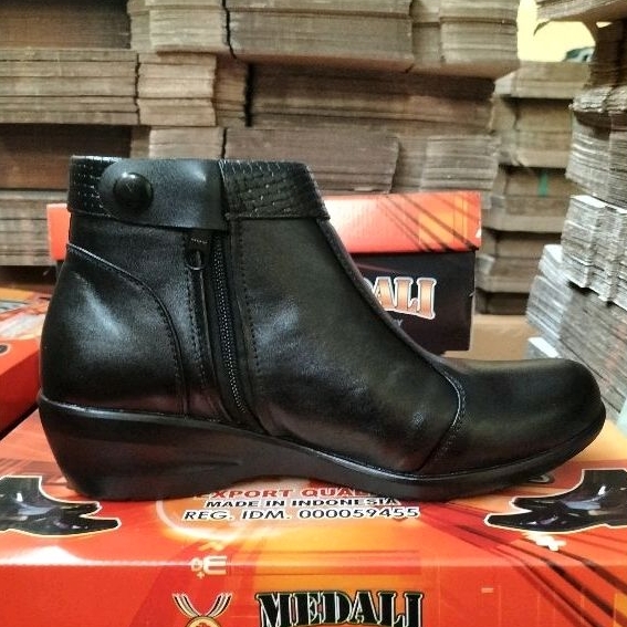 Sepatu kulit wanita Polwan Secwan Sus PNS sepatu kerja formal tampil lebih keren