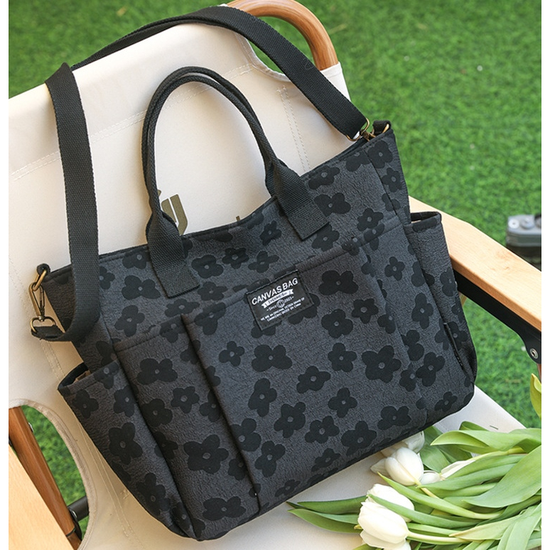 TAS SELEMPANG WANITA IMPORT BRANDED KULIAH KERJA CEWEK REMAJA KOREA BESAR KANVAS BUNGA MOTIF HITAM QUIBECA PREMIUM SLING BAG SHOULDER JINJING MURAH TA833B5 KEKINIAN SIMPLE