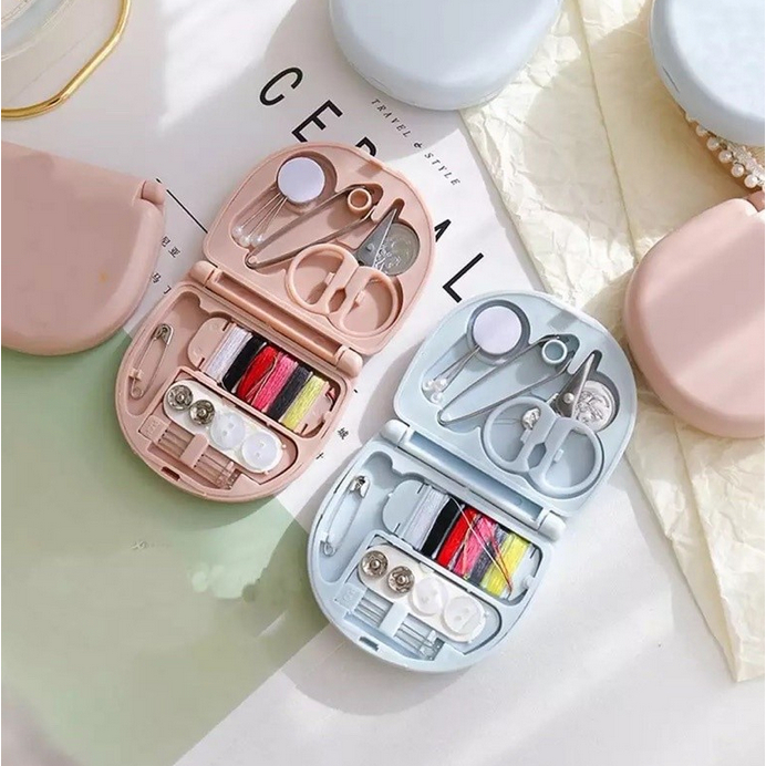 A614-A615 PERLENGKAPAN MENJAHIT MINI sew sewing kit traveling travel portable alat paket menjahit benang jarum gunting lipat warna warni pink biru pentul peniti hobi koleksi baju celana bahan kain box pinset tekstil soft furnishing