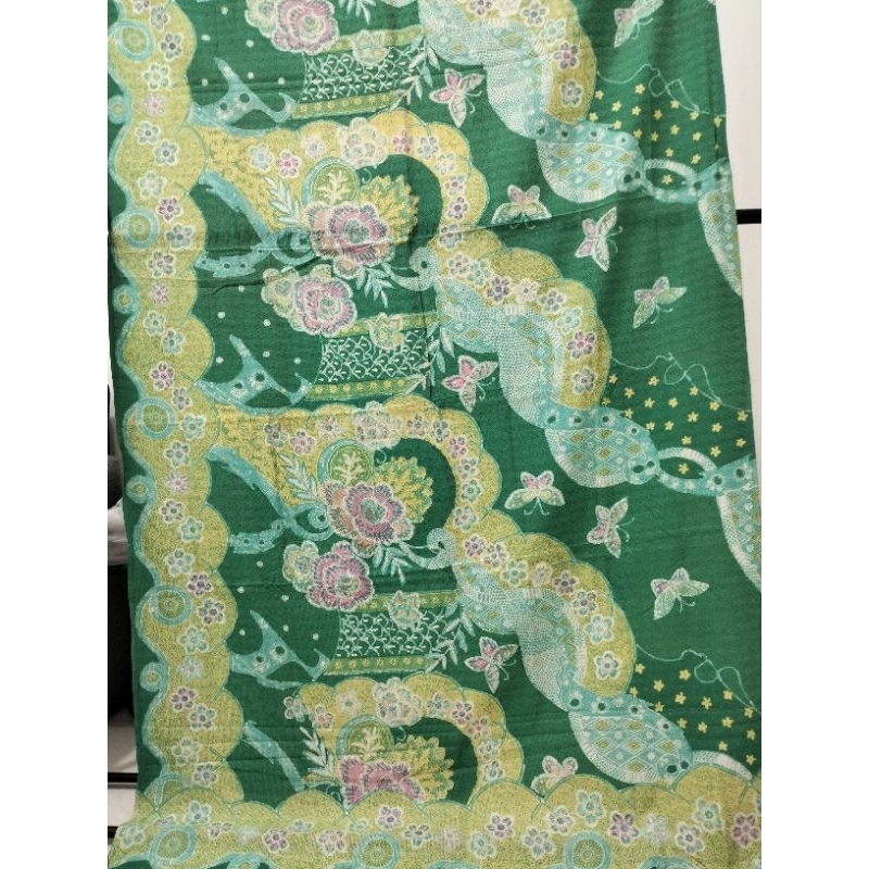 Kain Dobby Batik motif kupu kupu dasar warna hijau