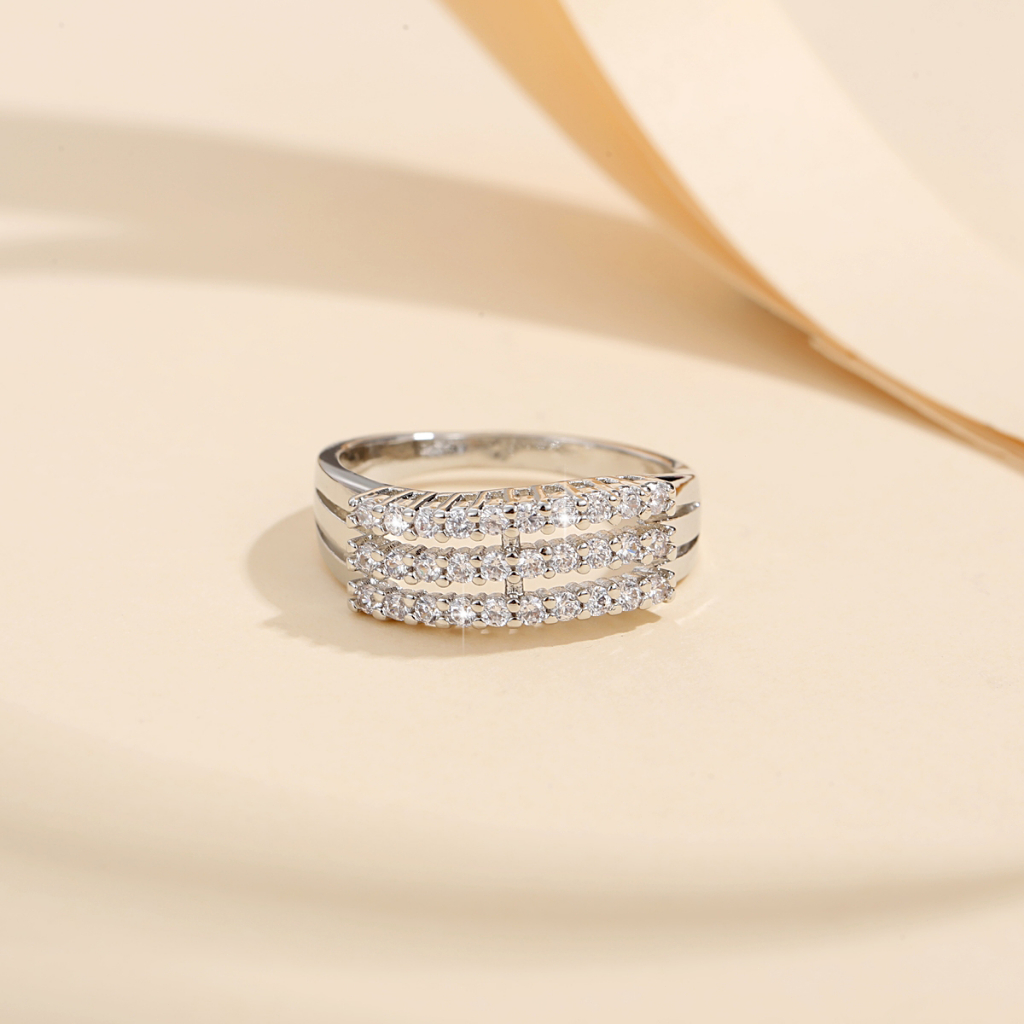 Y148 【COD】 Cincin Wanita Titanium Steel Warna Gold Hias Kristal Berlian Untuk Wanita