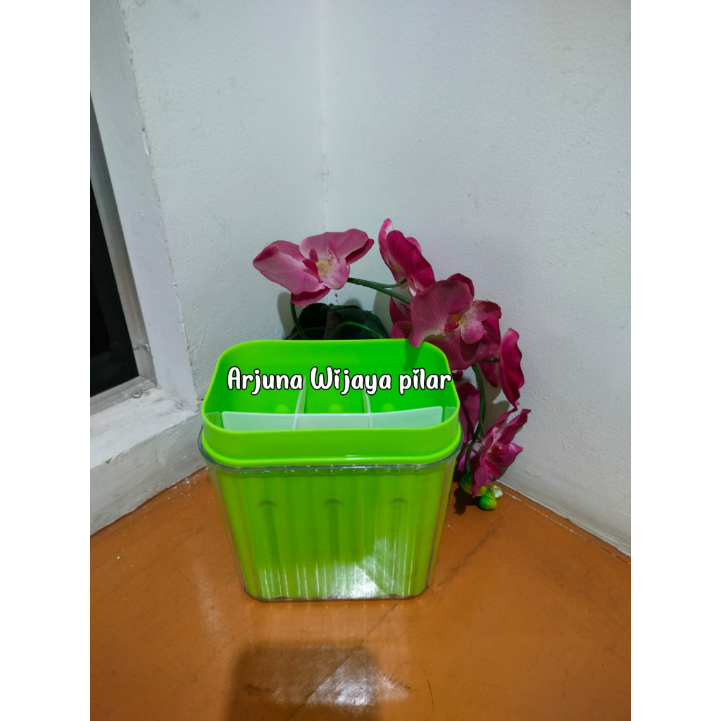 Tempat Sendok Diamond