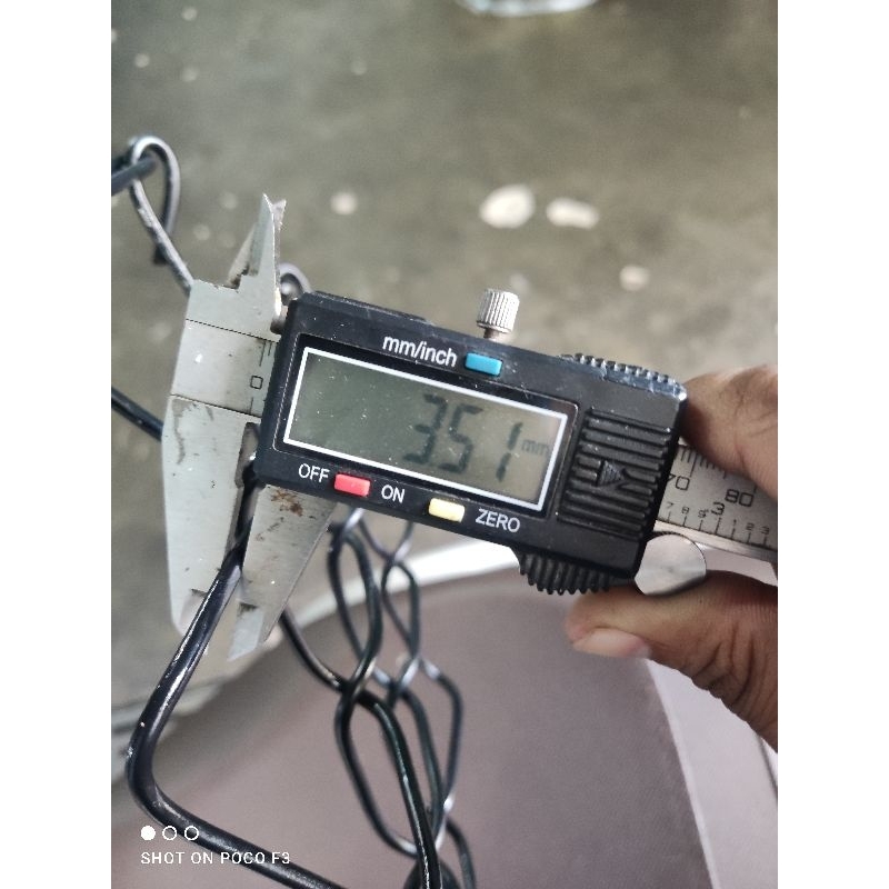 kawat harmonika pvc hitam 3,5 mm kotak 5 cm Tinggi 75 cm x 29 m