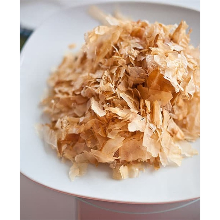 

KATSUOBUSHI (IKAN CAKALANG SERUT) ECER 500GR TOPPING TAKOYAKI/SUSHI DL