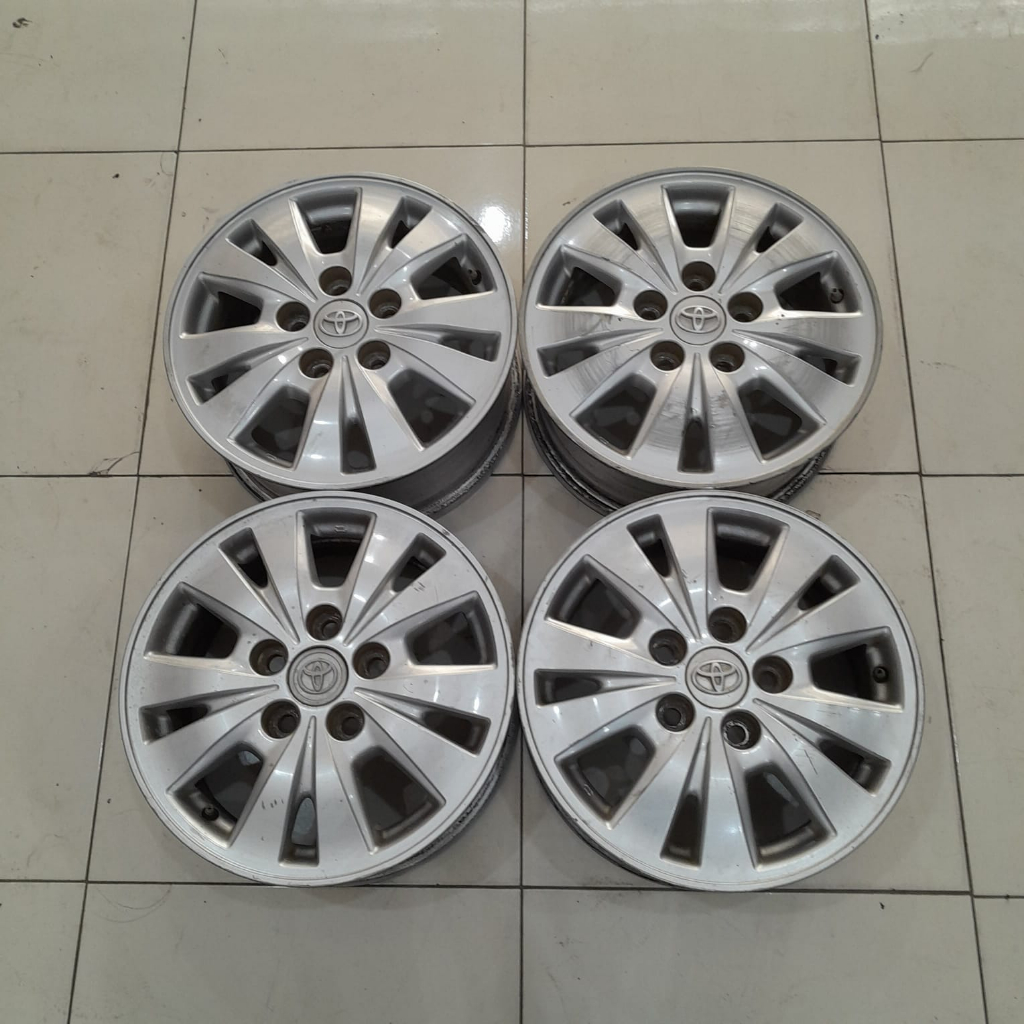 Pelek Mobil Bekas OEM Inova Ring 15 PCD 5x114,3 Silver