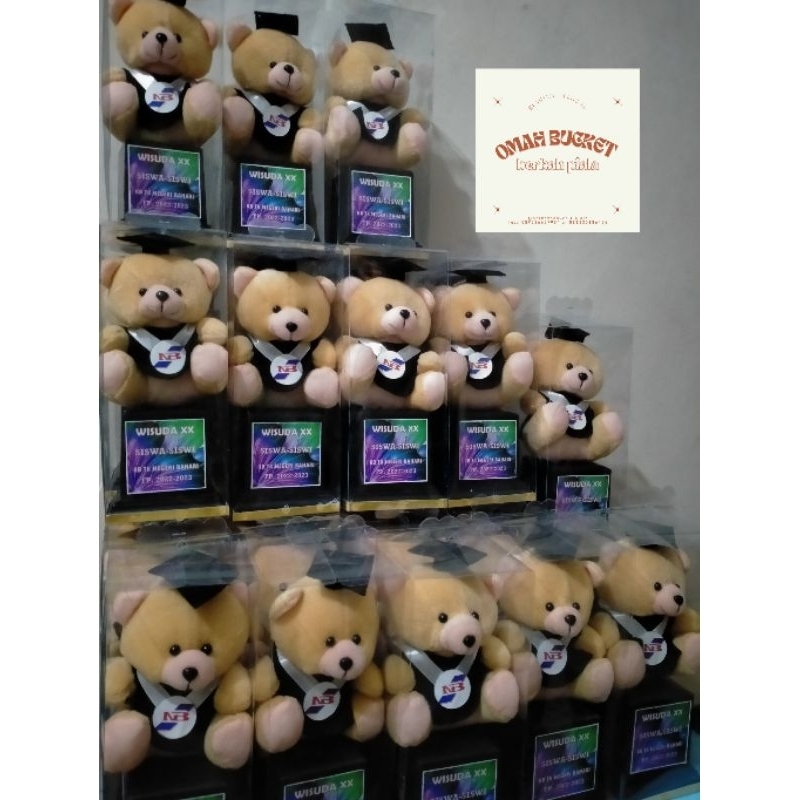 Piala Boneka Wisuda