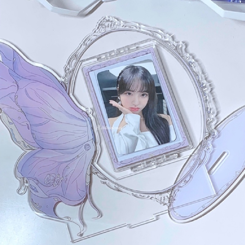 Bingkai Foto Kupu-kupu Ins Acrylic Butterfly Wing Photo Frame yang Dapat Diputar Bingkai Tampilan Desktop 3Inch Idol Photocard Koleksi Casing Pelindung