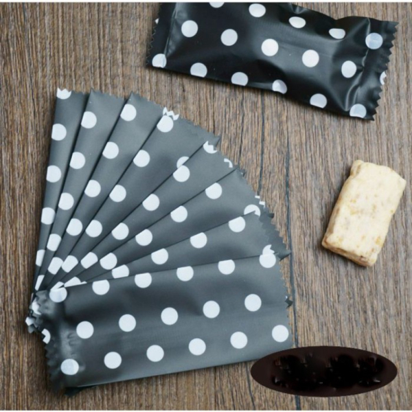 

Plastik Nougat - Permen - Coklat Polkadot Black Diskon