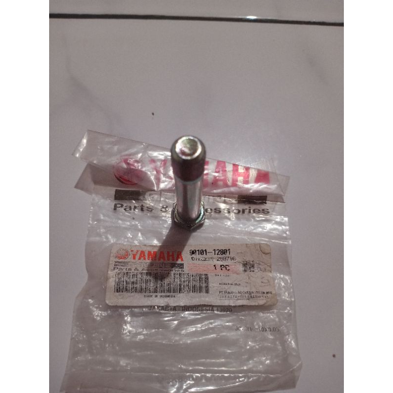 Baut Shock Belakang Bagian Bawah/Arm Relay SCORPIO Original YGP 100%