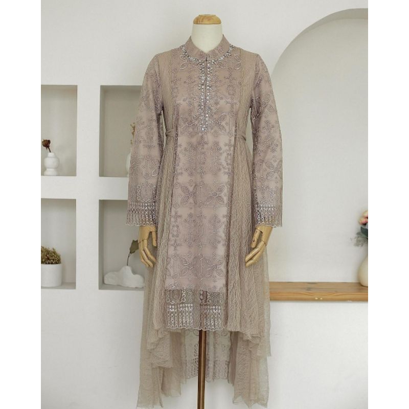 SIAP KIRIM SELMA Tunik by AlmahyraLooks, Tunik Brukat, Kebaya brukat, kebaya lamaran