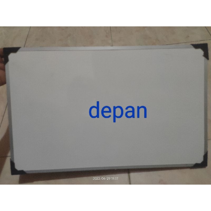 Papan tulis white board/boardmarker dan kapur 30 x 50cm