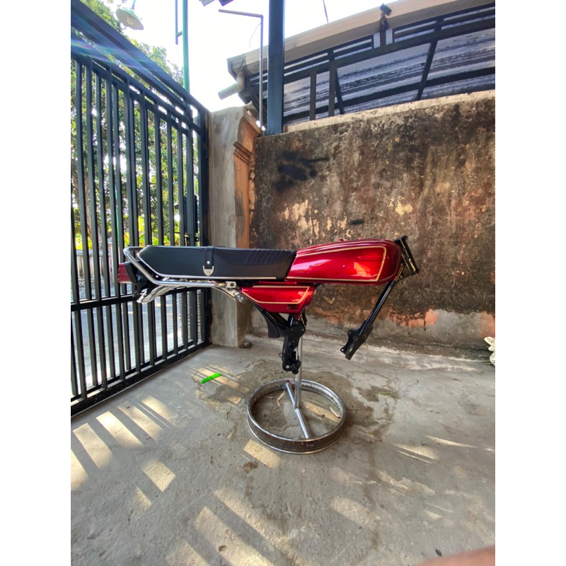 Body sett rangka GL 100 Cat Baru semua.