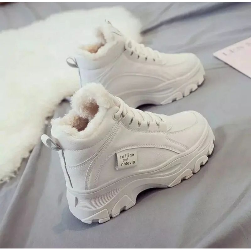 Ds Sepatu Boots Casual Wanita Putih Korean Style High-Top Hangat Berbulu Halus