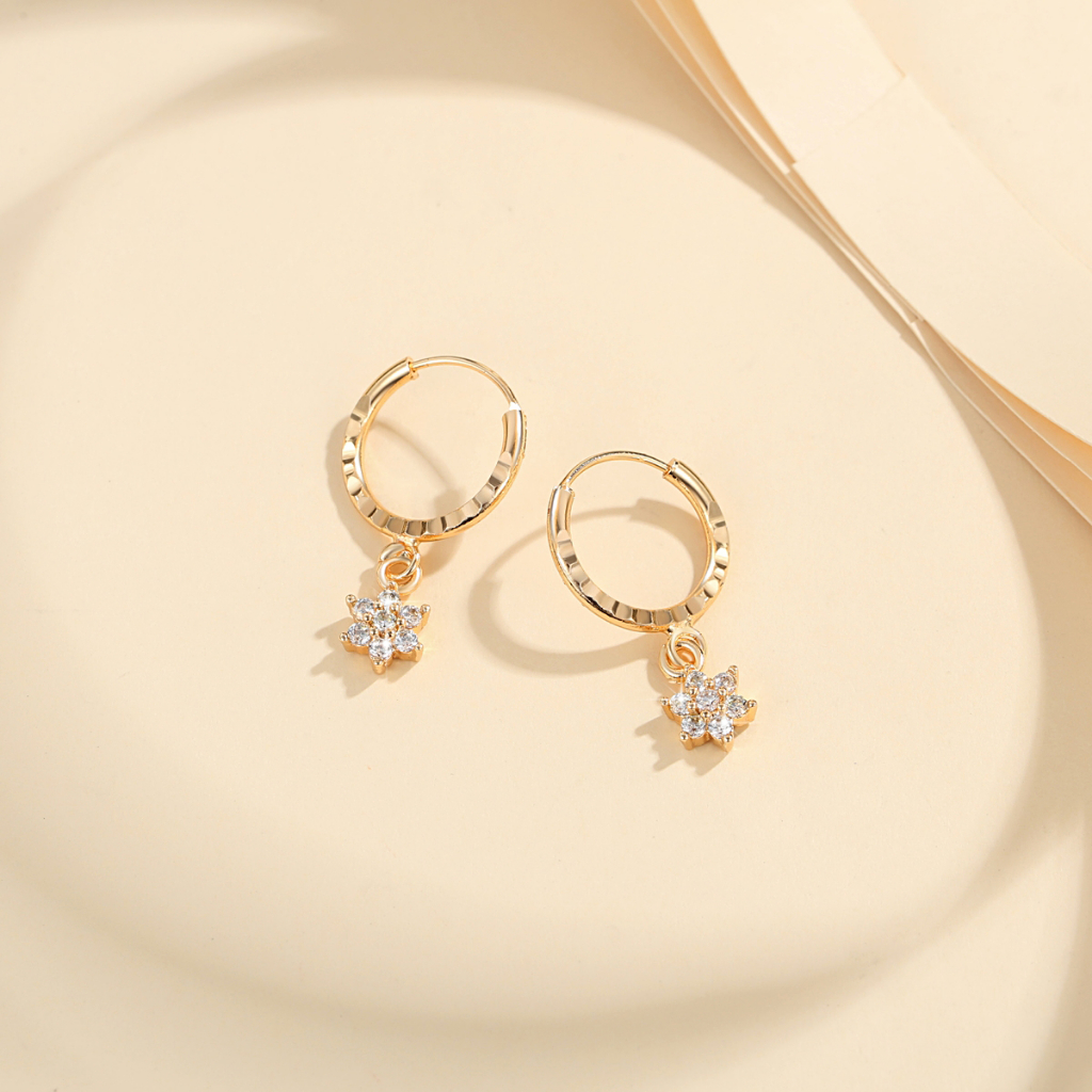 Y181 【Barang spot】Anting Titanium Wanita Mewah Bunga Kristal Lapis Emas Anti Karat 18k Drop Earrings Perhiasan