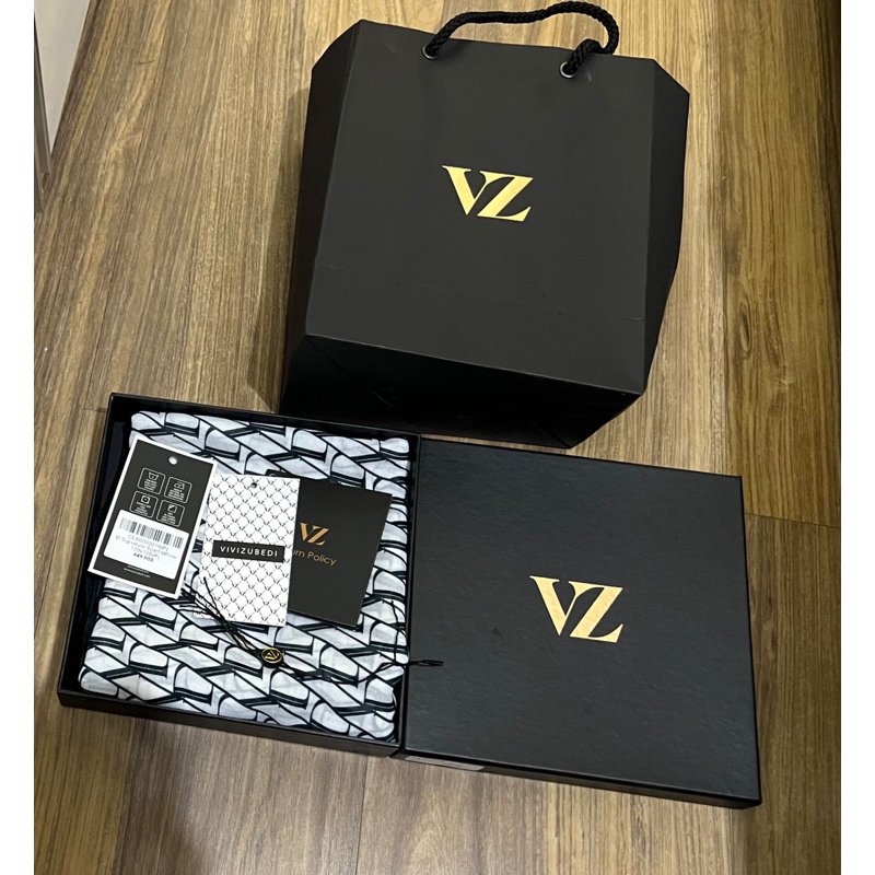 Preloved Signature Scarf Vivi Zubaedi