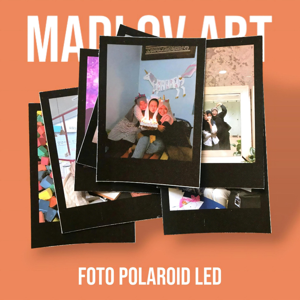 Cetak Foto Polaroid Background Hitam Putih Instant Foto Murah