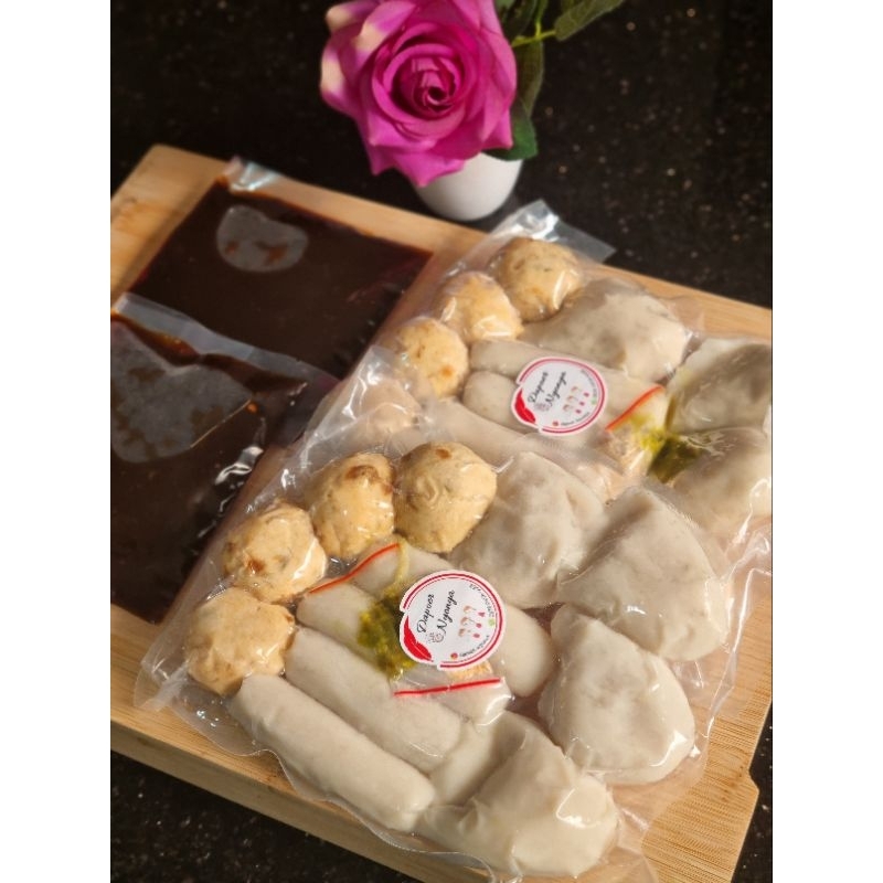 

PEMPEK PALEMBANG ASLI PEMPEK CAMPUR (kecil)