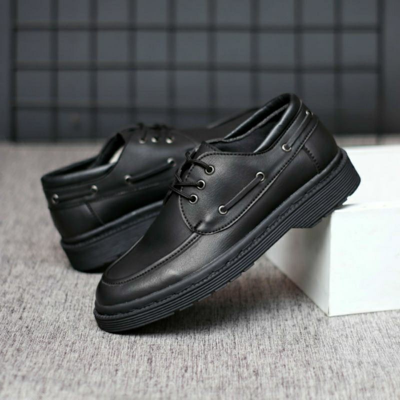 bungkusuku magnus - Sepatu Formal Pantofel Docmart Kerja Pria Low Boots Casual Hitam