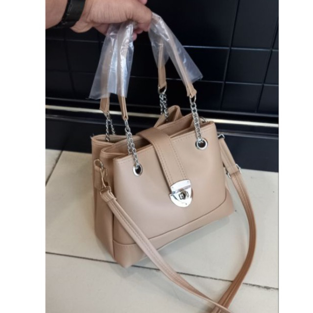 Tas Wanita Qiana Tas Tiga Ruang size 24x20cm